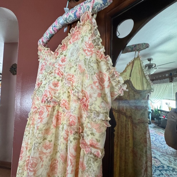 VERY FEMININE WARM CLIMATE DRESS - Picture 3 of 8